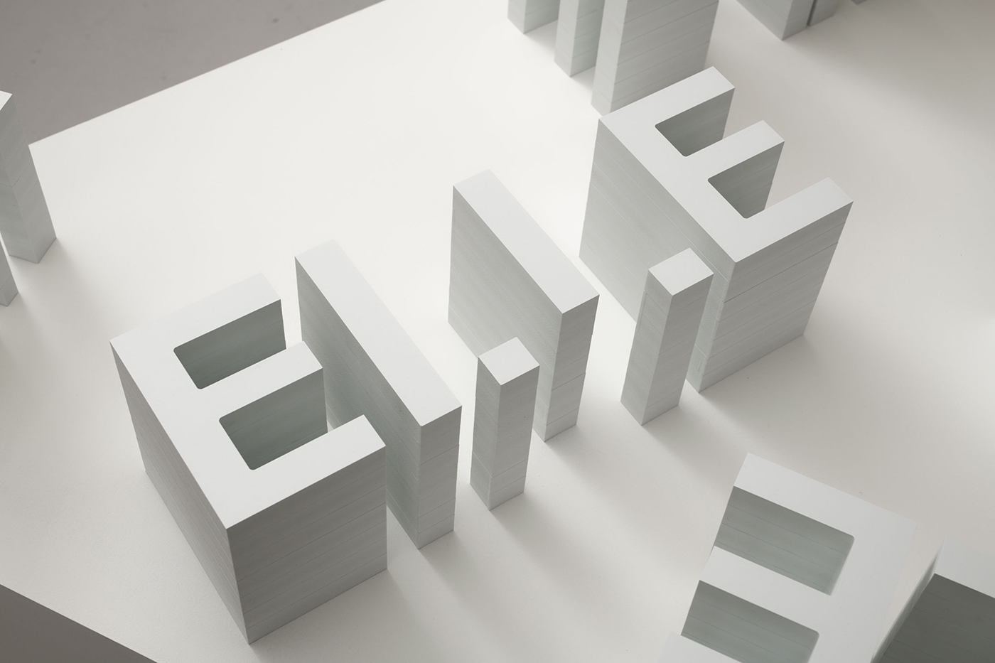 ELLE/IL (ELLE - IL), 2022